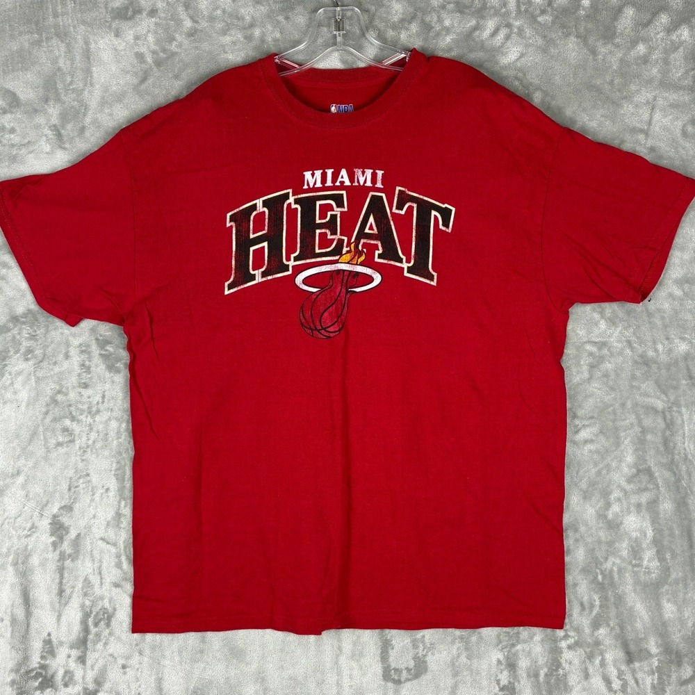 NBA Miami Heat Graphic T-Shirt Mens XL Red Short Sleeve Basketball Fan‎ Gear